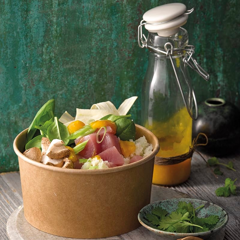 Foto van Poké bowl met tonijn en bloemkoolrijst door WW