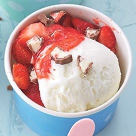Foto van Frozen yoghurt met aardbeientopping door WW